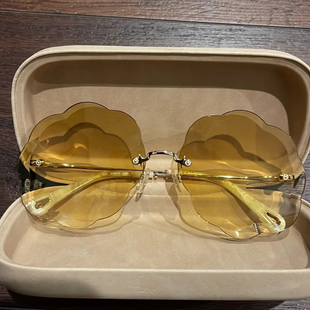 Chloe Oversized Scallops Sunglasses NWOT with Case and Cleaning Cloth